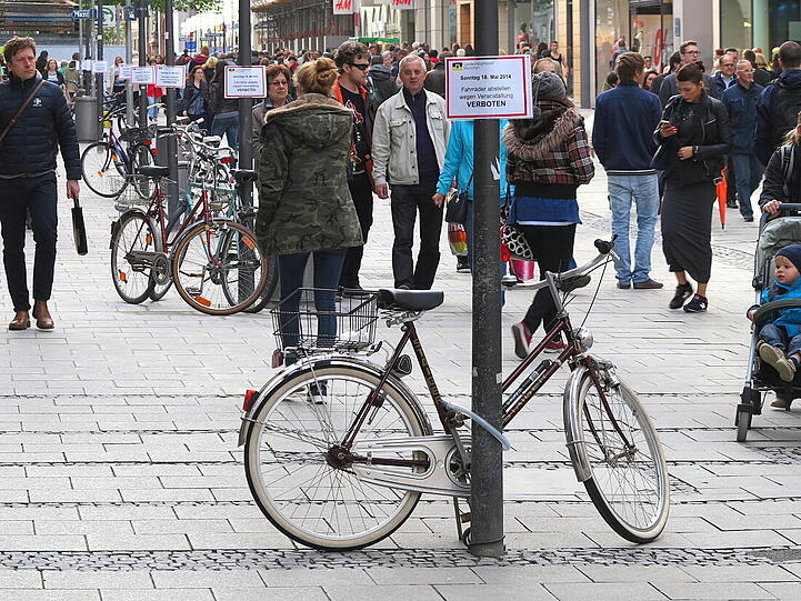 Keine Radl auf dem Marienplatz: Bei Großveranstaltungen wie der Double-Feier des FC Bayerns auf dem Marienplatz ist die Stadt streng.