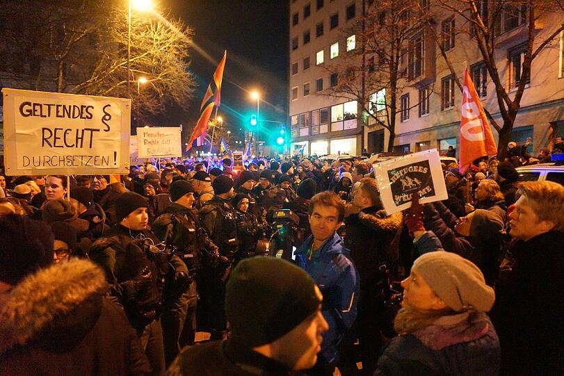 Die Muegida bricht die Demonstration ab. Bilder von dem Spaziergang in München.