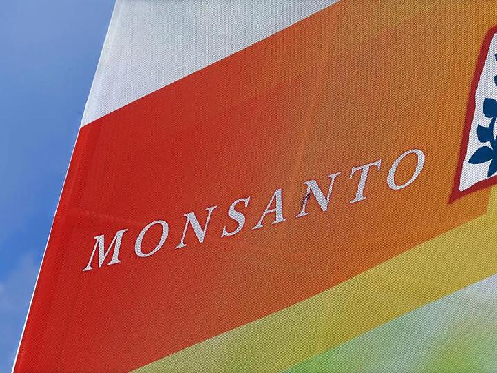 Monsanto muss sich in den USA wegen angeblicher Krebsrisiken des Unkrautvernichters Roundup mit dem Wirkstoff Glyphosat verantworten.