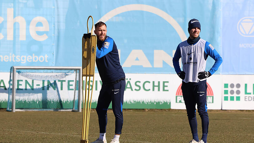 Übt hier die Doppelsechs für das Spiel gegen den SC Verl? Neben Tim Rieder könnte Daniel Wein starten. Übt hier die Doppelsechs für das Spiel gegen den SC Verl? Neben Tim Rieder könnte Daniel Wein starten.