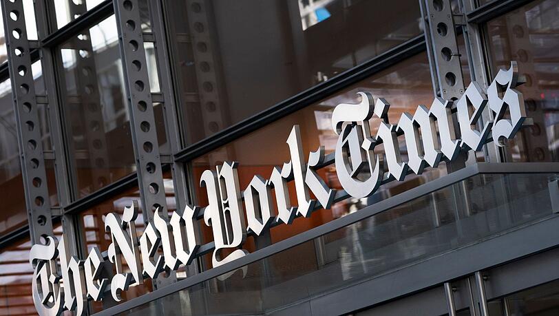 US-Präsident Donald Trump hat eine Milliarden-Klage gegen die renommierte "New York Times" eingereicht - doch ein Gericht weist die zunächst ab. (Archivbild)