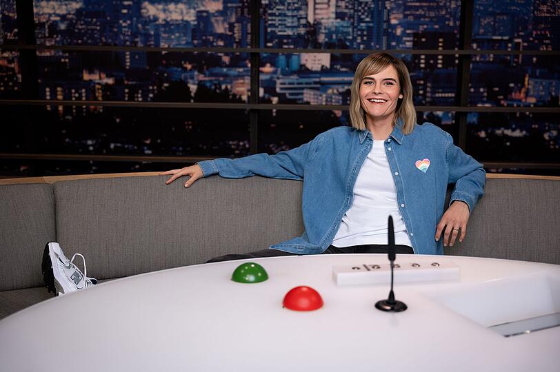 Hazel Brugger hat schon viermal bei "LOL: Last One Laughing" teilgenommen. Beim Spin-Off "LOL Next" sitzt nun selbst an den Buzzern.