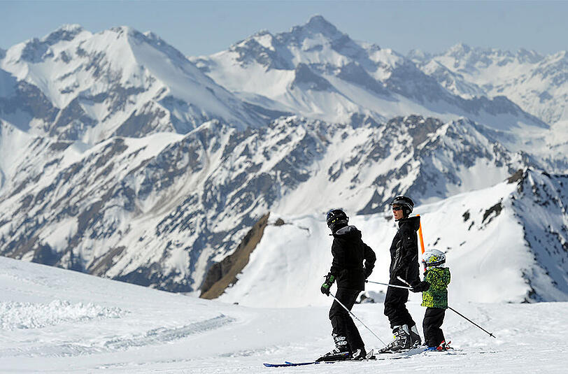 Ein Skiurlaub mit der Familie muss nicht immer teuer sein. Die AZ gibt Tipps für einen Kostengünstigen Winter-Trip.