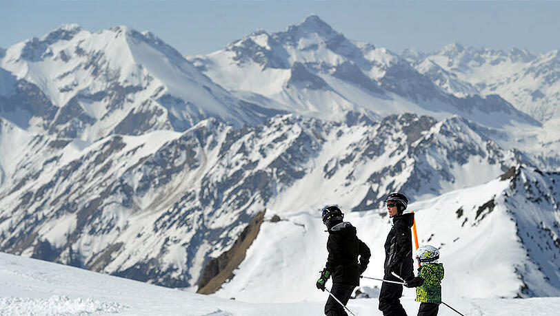 Ein Skiurlaub mit der Familie muss nicht immer teuer sein. Die AZ gibt Tipps für einen Kostengünstigen Winter-Trip. Ein Skiurlaub mit der Familie muss nicht immer teuer sein. Die AZ gibt Tipps für einen Kostengünstigen Winter-Trip.