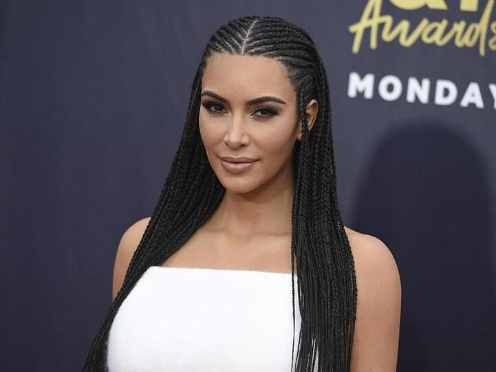Kim Kardashian West sucht einen neuen Namen für ihre Unterwäsche-Kollektion.