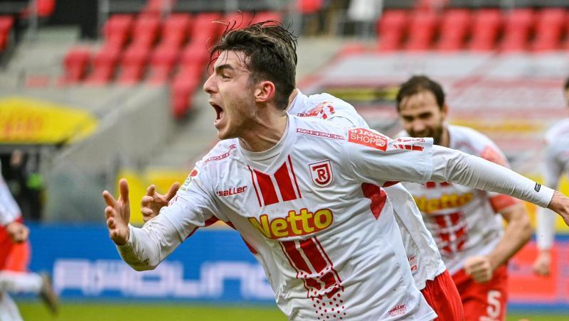 Kaan Caliskaner von Regensburg jubelt nach seinem Treffer zum 1:1 gegen Darmstadt. Kaan Caliskaner von Regensburg jubelt nach seinem Treffer zum 1:1 gegen Darmstadt.