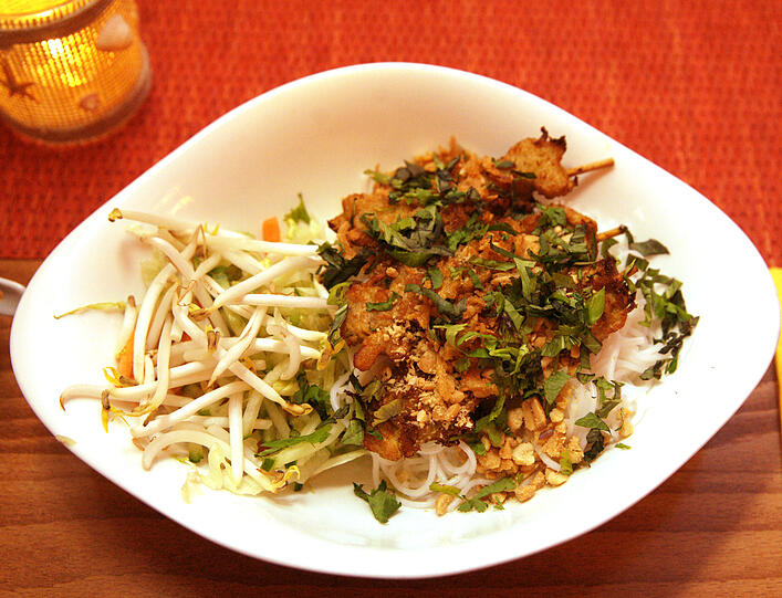 Vegetarier bekommen hier nicht nur Tofu, sondern auch Sojafleisch &ndash;
das schmeckt zum Beispiel nach Hühnchen.