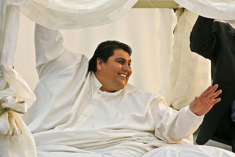 Manuel Uribe hatte in den letzten Jahren über 200 Kilo abgespeckt. Am Montag kam der fettleibige Mexikaner mit Herzproblemen ins Krankenhaus, wo der schließlich verstarb.