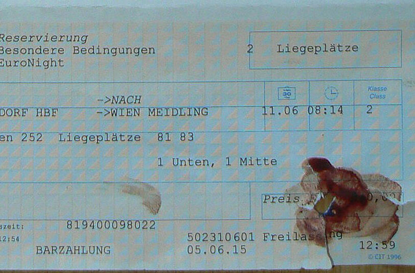 Dieses Ticket von Düsseldorf nach Wien legte der 27-Jährige der Bahn-Mitarbeiterin vor.