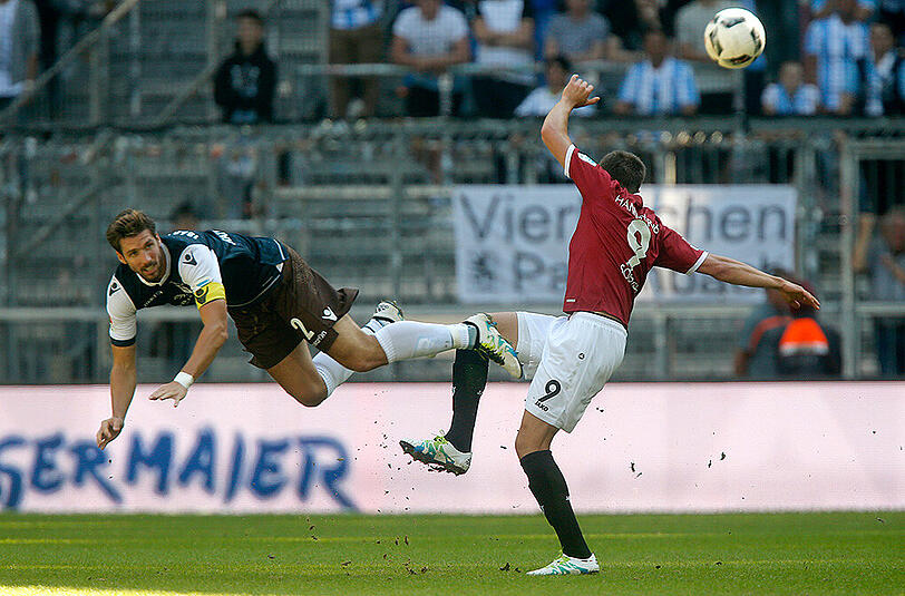JAN MAUERSBERGER NOTE 4 Warf sich nimmermüde zwischen Ball und Gegner.  Wie Nebenmann Bülow nahezu immer erster Sieger, nur im Duell mit Karaman nicht &ndash; und das war spielentscheidend.