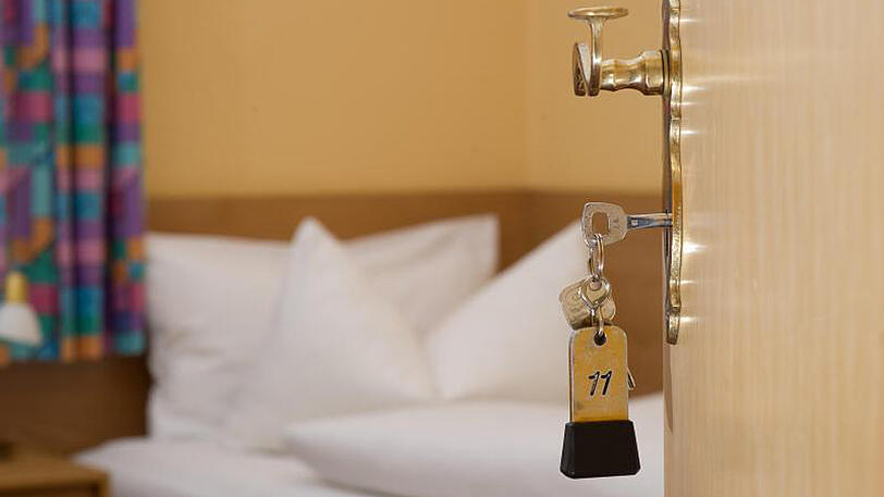 Für eine Nacht in einem Hotel in Deutschland zahlten Gäste ohne Frühstück und Mehrwertsteuer im vergangenen Jahr durchschnittlich 93 Euro.