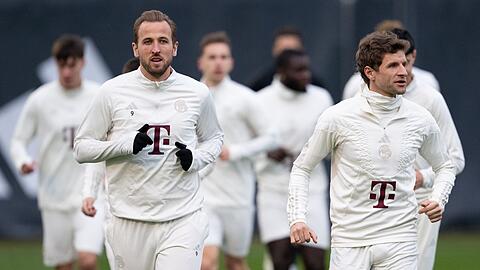 Die Bayern-Offensive um Harry Kane (l) muss liefern.