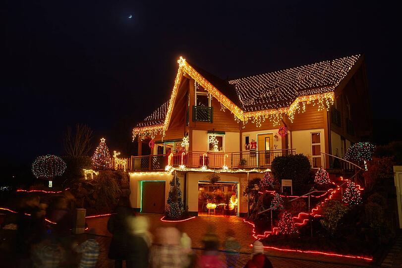 Dieses schöne Weihnachtshaus steht bei Mayen in Rheinland-Pfalz