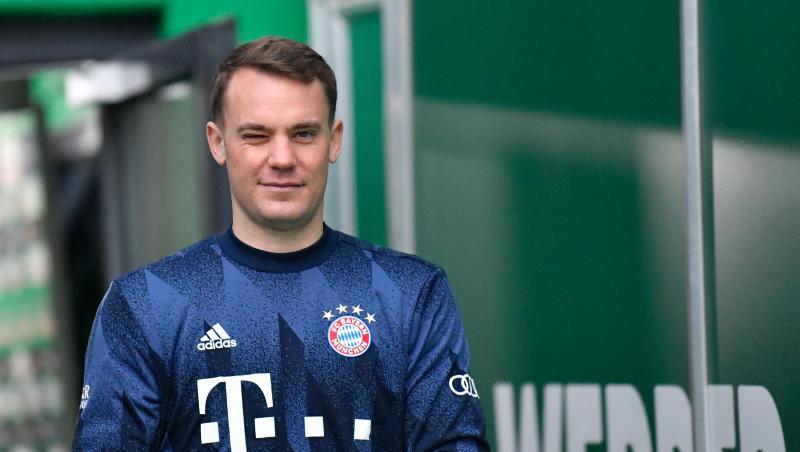 Münchens Torwart Manuel Neuer lächelt.