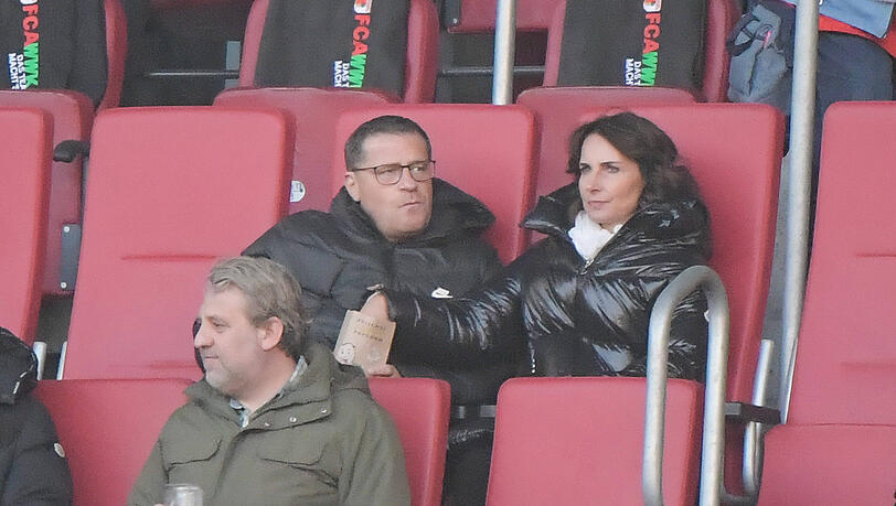 Schaut sich das Spiel des FC Bayern gegen den FCA an: Max Eberl.
