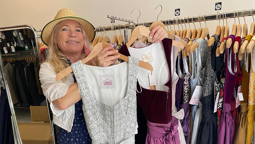 Giséla Koch weiß, welches Dirndl einer Frau steht. Zum Stöbern gibt's hier auch mal ein Getränk dazu. Giséla Koch weiß, welches Dirndl einer Frau steht. Zum Stöbern gibt's hier auch mal ein Getränk dazu.