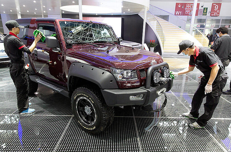 Ein SUV von Beijing Auto (BAIC) bei einer Autoshow: BAIC will sich bei Daimler einkaufen.