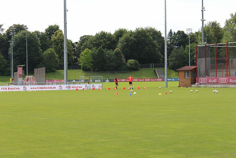 Die Bilder vom ersten Auftritt von Carlo Ancelotti an der Säbener Straße.