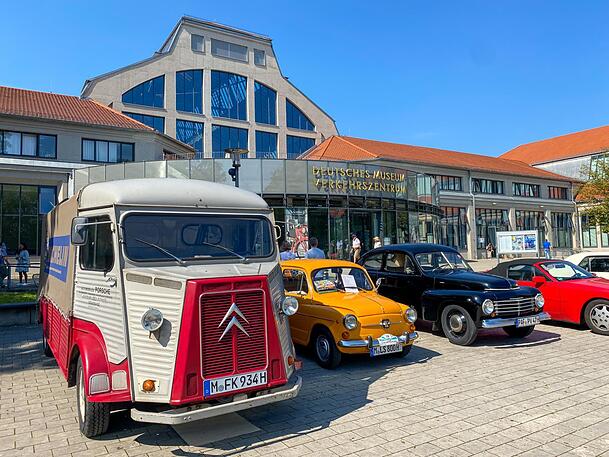 Vor dem Deutschen Museum stehen die Oldtimer zur Schau – das „H“ auf den Kennzeichen ist der Beweis. Vor dem Deutschen Museum stehen die Oldtimer zur Schau – das „H“ auf den Kennzeichen ist der Beweis.