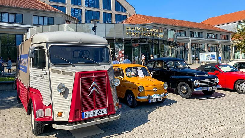 Vor dem Deutschen Museum stehen die Oldtimer zur Schau – das „H“ auf den Kennzeichen ist der Beweis. Vor dem Deutschen Museum stehen die Oldtimer zur Schau – das „H“ auf den Kennzeichen ist der Beweis.