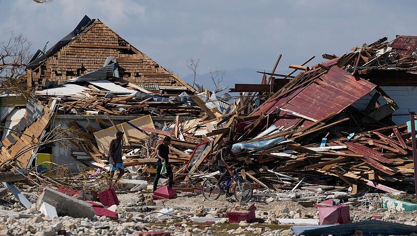 In der Küstenstadt Black River sehe es aus, als sei eine Bombe explodiert, sagte ein Vertreter des Welternährungsprogramms (WFP). In der Küstenstadt Black River sehe es aus, als sei eine Bombe explodiert, sagte ein Vertreter des Welternährungsprogramms (WFP).