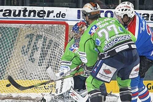 Die Krönung gegen Iserlohn: Morton Ask (rechts) sorgt mit seinem Treffer zum 3:2 für Riesenjubel in der Arena.