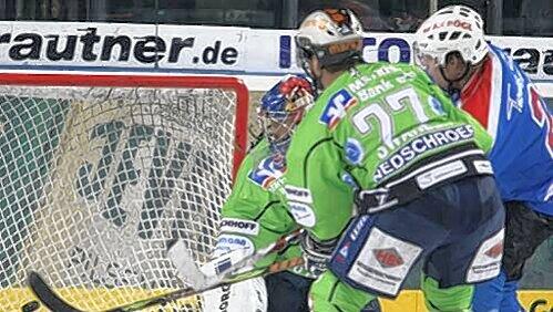 Die Krönung gegen Iserlohn: Morton Ask (rechts) sorgt mit seinem Treffer zum 3:2 für Riesenjubel in der Arena. Die Krönung gegen Iserlohn: Morton Ask (rechts) sorgt mit seinem Treffer zum 3:2 für Riesenjubel in der Arena.