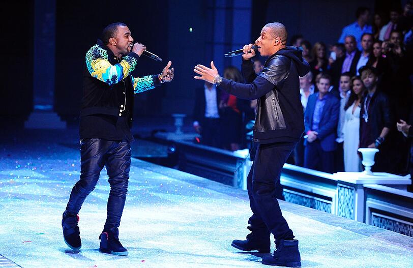 Kanye West (links) und Jay-Z performten während der Show der Top-Engel.