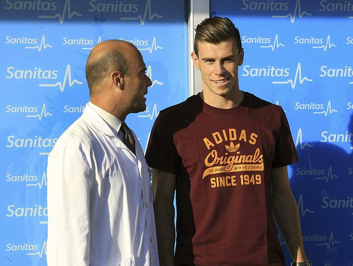 Das Highlight der Transferphase ist aber Gareth Bale. Viele wollten ihn - nur einer konnte ihn bekommen. Im Endeffekt wechselt er von der Insel zu Real Madrid. Rund 100 Millionen Euro soll Bale laut
britischen Medienberichten kosten, in Spanien wird die Ablösesumme auf 91
Millionen Euro taxiert.