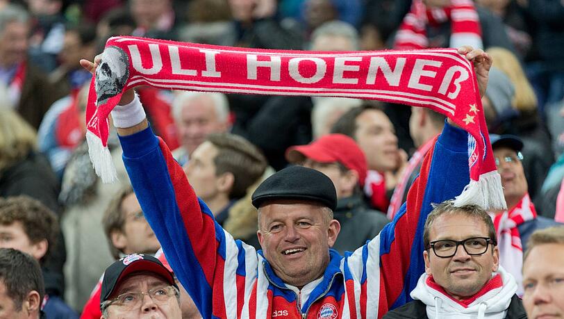 Ein Fan von Uli Hoeneß beim Spiel FC Bayern München gegen Bayer Leverkusen. Ein Fan von Uli Hoeneß beim Spiel FC Bayern München gegen Bayer Leverkusen.