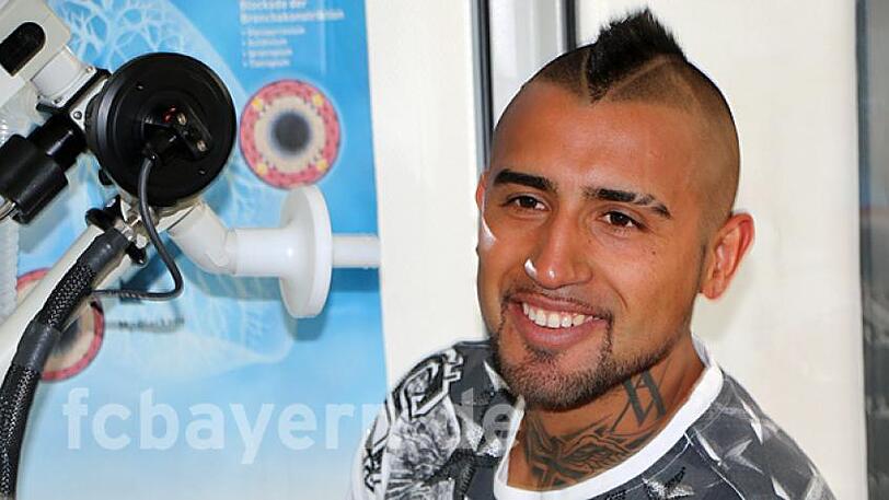 Der "Krieger" ist da: Arturo Vidal hat beim FC Bayern München einen Vierjahresvertrag unterschrieben. Klicken Sie sich durch die Bilderstrecke von Vidals ersten Tagen in München.