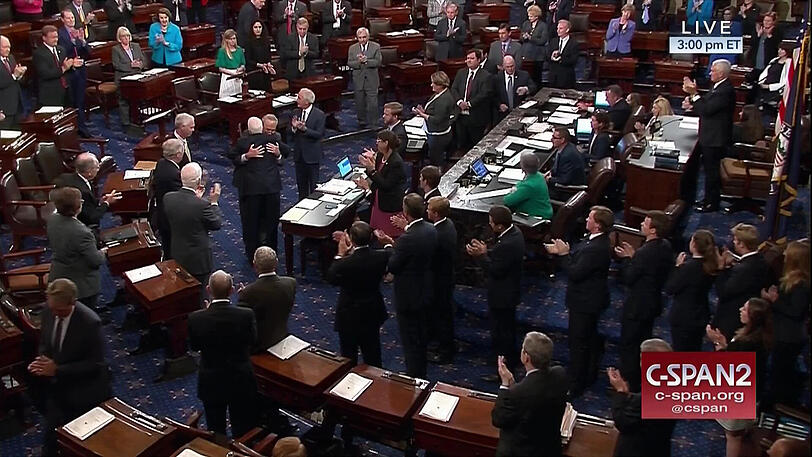 US-Senator John McCain sicherte mit seiner Stimme, dass wenigstens überhaupt weiter diskutiert wird.