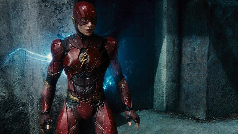 Blitzschnell und blitzgescheit: Wenn er nicht gerade The Flash ist, studiert Barry Allen (Ezra Miller) am Central City College Strafrecht.