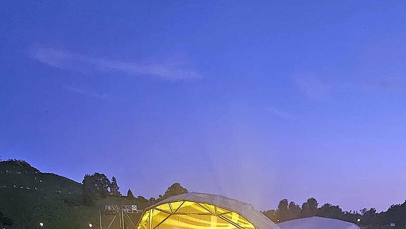 Beim Theatron MusikSommer wird am Olympiasee gepicknickt und getanzt. Beim Theatron MusikSommer wird am Olympiasee gepicknickt und getanzt.