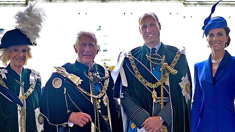 K&ouml;nigin Camilla (v.l.), K&ouml;nig Charles, Prinz William und Prinzessin Kate ziehen an einem Strang.
