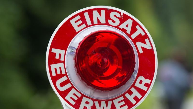 Eine Kelle mit der Aufschrift "Einsatz Feuerwehr". Foto: Armin Weigel/Archiv Eine Kelle mit der Aufschrift "Einsatz Feuerwehr". Foto: Armin Weigel/Archiv
