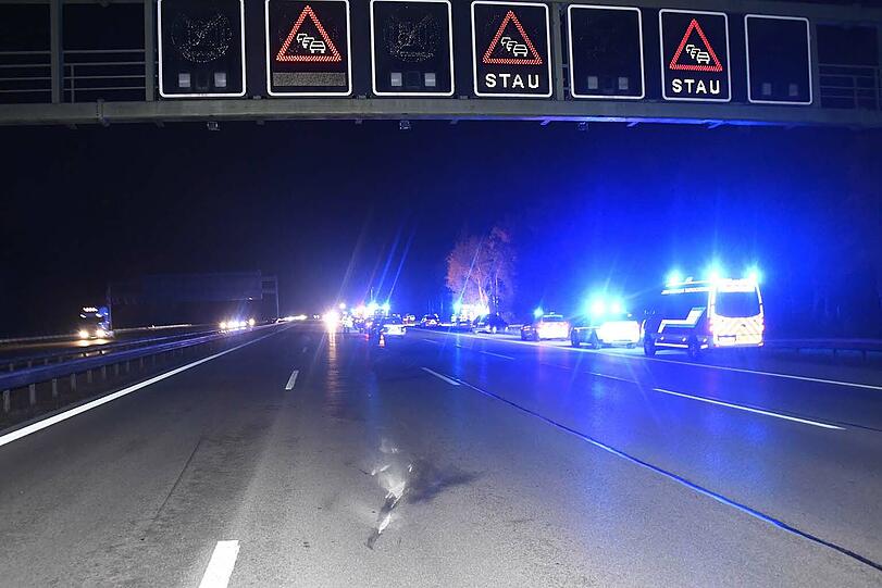 Die Autobahn war in Richtung Salzburg für etwa zwei Stunden komplett gesperrt.