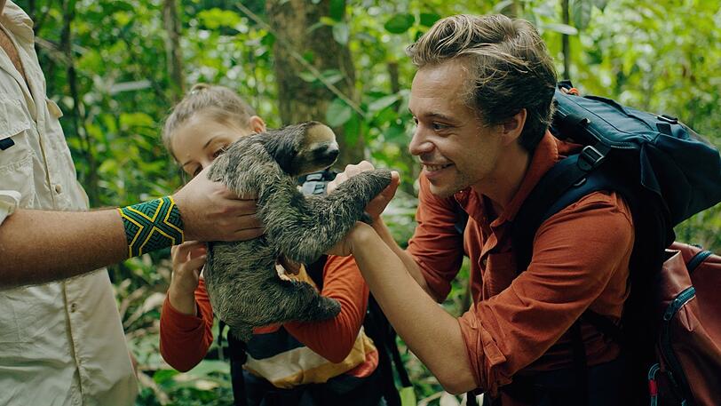 Tier- und Menschenfreund Tobias Krell alias Checker Tobi geht im Regenwald auf Entdeckungsreise.