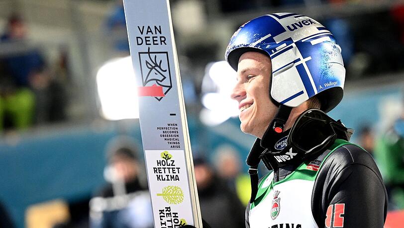 Andreas Wellinger aus Deutschland jubelt nach seiner gewonnenen Qualifikation.