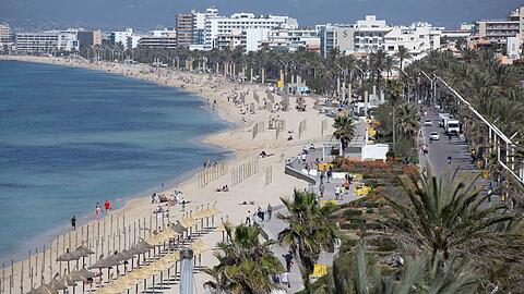 Spanien: Blick auf den Strand Playa de Palma auf Mallorca. (Archivbild)