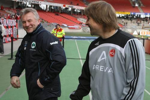 Wer zuletzt lacht, freut sich über den Aufstieg: Wird es SpVgg-Trainer Benno Möhlmann sein? Oder sein Club-Kollege Michael Oenning (rechts)?
