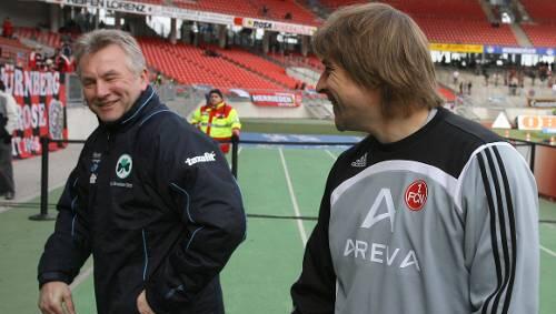 Wer zuletzt lacht, freut sich über den Aufstieg: Wird es SpVgg-Trainer Benno Möhlmann sein? Oder sein Club-Kollege Michael Oenning (rechts)?