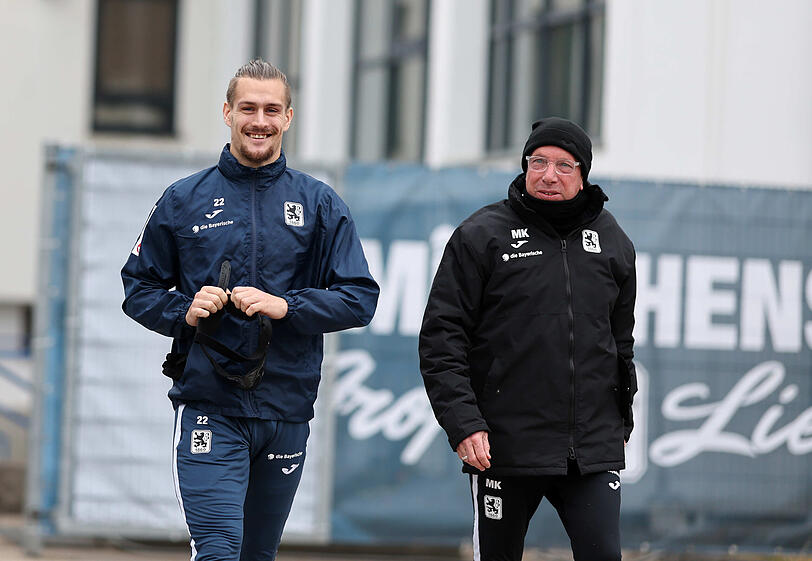 Der Trainer und seine Stürmer mit Torgarantie: Coach Markus Kauczinski (r.) vor einer Trainingseinheit mit Angreifer Sigurd Haugen. Der Trainer und seine Stürmer mit Torgarantie: Coach Markus Kauczinski (r.) vor einer Trainingseinheit mit Angreifer Sigurd Haugen.