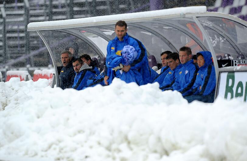 Nicht unbedingt glücklich wie ein Schneemann. VFL Coach Bergmann in Aue