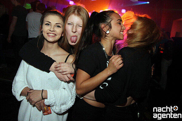 Malle-Feeling pur in der Nachtgalerie bei der "Party, Eimer, Weiber und?n Bier mit Ikke Hüftgold"-Party. Mehr Bilder unter: href="http://www.nachtagenten.de/event/21.03.2014/nachtgalerie/party-eimer-weiber-und-n-bier-mit-ikke-hueftgold.297426.html