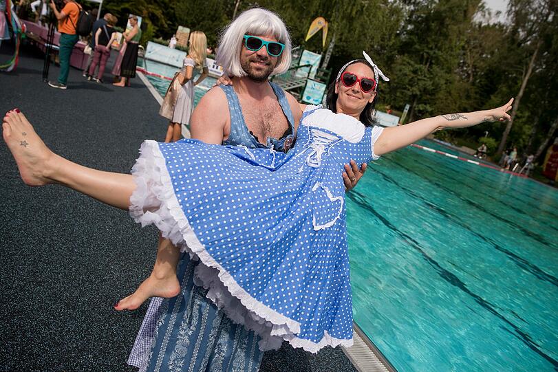 Die besten und kuriosesten Bilder von der WM im "Dirndlfliegen".