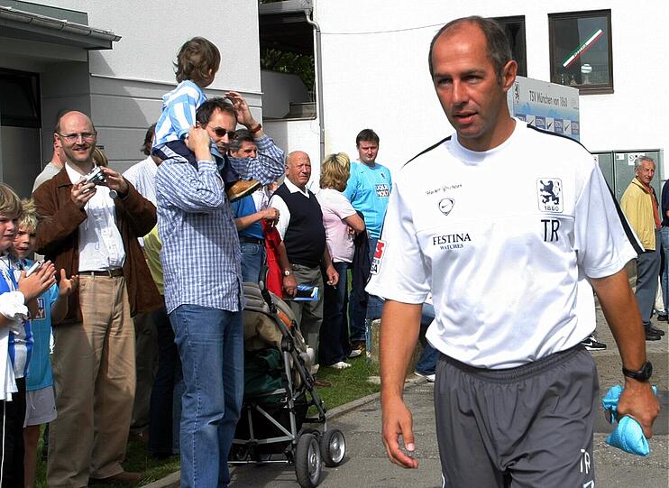 Reiner Maurer, hier beim Trainingsauftakt 2006, kommt zurück zum Löwen.