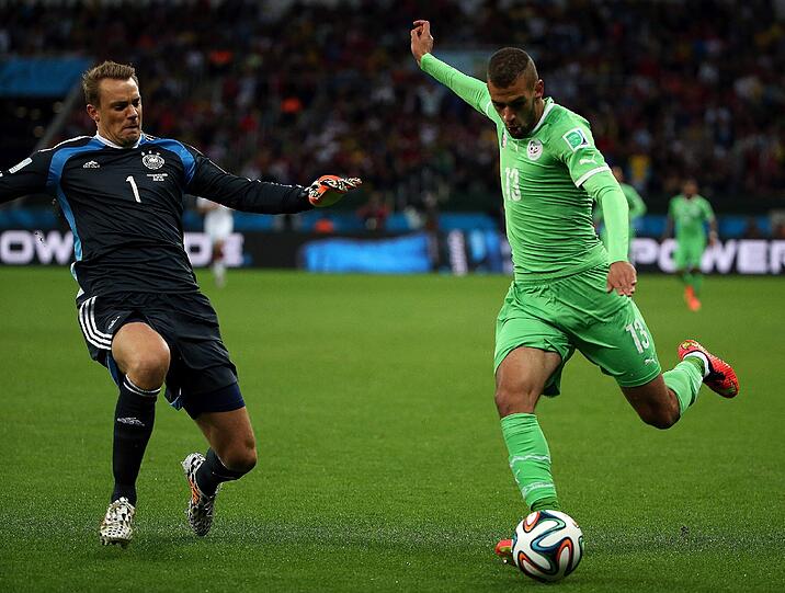 Manuel Neuer rettete mehrmals in extremis gegen anstürmende Algerier.