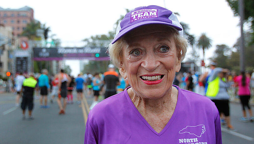 Harriette Thompson sieht mit 92 Jahren aus wie Mitte 60. Harriette Thompson sieht mit 92 Jahren aus wie Mitte 60.