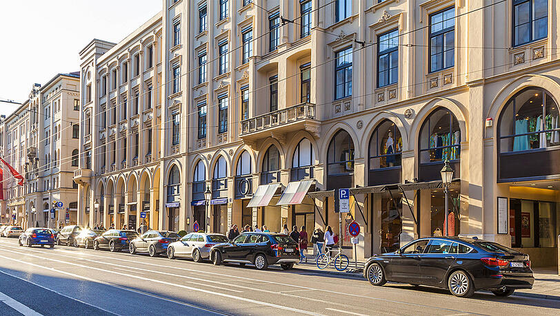 Teure Autos, teure Kleider - kaum eine deutsche Stadt hat das Nobel-Image so sehr anhaften, wie München. Teure Autos, teure Kleider - kaum eine deutsche Stadt hat das Nobel-Image so sehr anhaften, wie München.